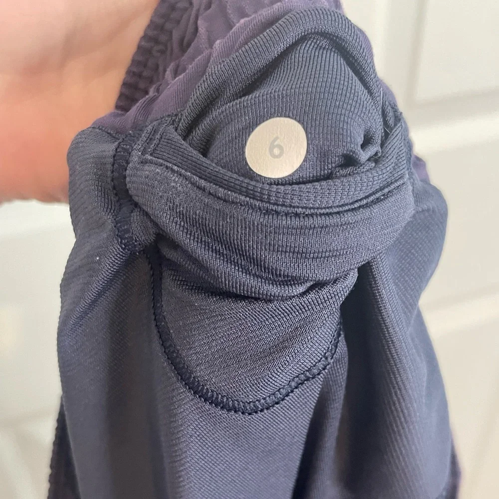 LULULEMON - RUNNING SHORTS SIZE 6 - Picture 6 of 6